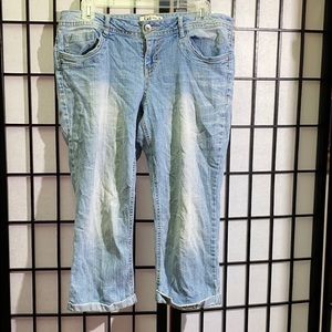 L.E.I. Jean Capris Size 11
